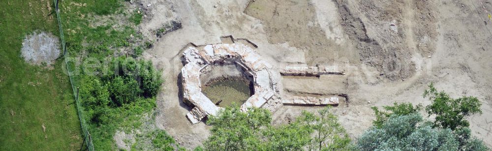 Seedorf from above - Blick auf ein freigelegtes Bodendenkmal am Nordufer des Elbe-Havel-Kanal östlich von Seedorf. Die archeologischen Ausgrabungen legten das achteckige Fundament eines Turmbaus zu Tage. Archeölogische Grabungen und Freilegungen von Bodendenkmäler aus vor- und frühgeschichtlicher Zeit sind Vorraussetzungen für die geplanten Erweiterungsarbeiten zum Ausbau der Wasserstraße. View receive an open ground monument on the north bank of the Elbe-Havel canal to the east of Seedorf. The archaeological excavations show the octagonal base of a tower.