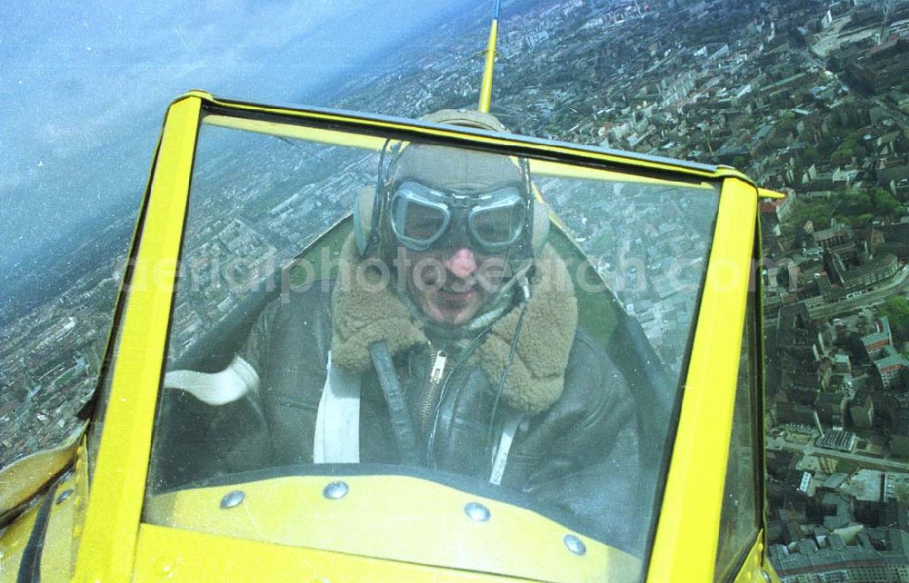 Berlin from above - Boeing - Stearman Flug über Berlin anläßlich der Take Off 92 auf dem Flughafen Berlin - Schönefeld.