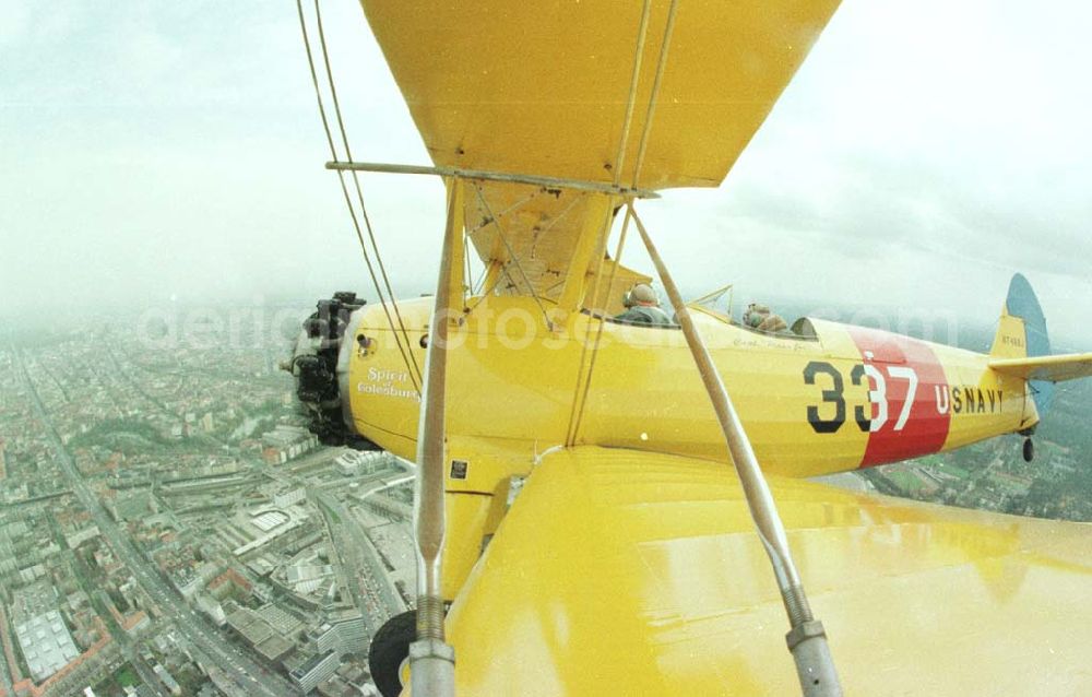 Berlin from the bird's eye view: Boeing - Stearman Flug über Berlin anläßlich der Take Off 92 auf dem Flughafen Berlin - Schönefeld.