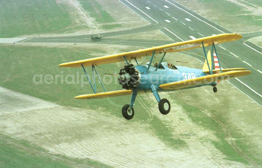 Berlin from above - Boeing - Stearman Flug über Berlin anläßlich der Take Off 92 auf dem Flughafen Berlin - Schönefeld.