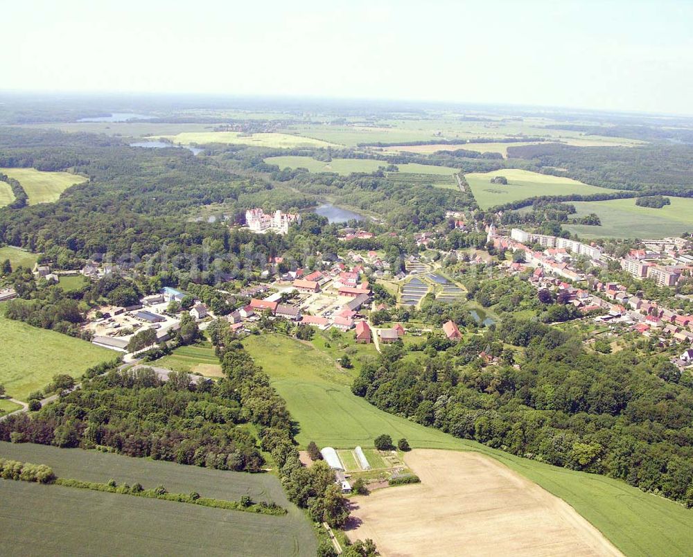 Boizenburg / Brandenburg from above - 17268 Boizenburg / Brandenburg- Blick auf das Stadtzentrum von Boizenburg Zur Gemeinde gehören die Ortsteile Boitzenburg, Buchenhain, Berkholz, Funkenhagen, Hardenbeck, Haßleben, Jakobshagen, Klaushagen, Warthe und Wichmannsdorf. Die Gesamtfläche beträgt 216,03 km² und es leben derzeit 4326 Einwohner in der Gemeinde.http://