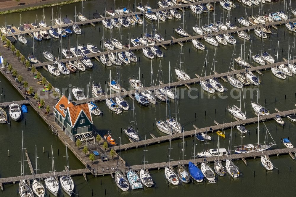 Volendam from the bird's eye view: Boat dock and marina on the coast to Markermeer from Volendam in Holland - Netherlands