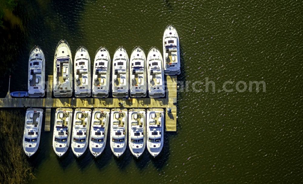 Fürstenberg/Havel from above - View of boats at the lake Roeblinsee in Fuerstenberg / Havel in the state Brandenburg