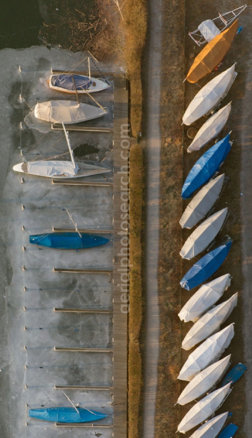 Aerial image Essen - View of boats at the icebounded Baldeneysee in Essen in the state North Rhine-Westphalia