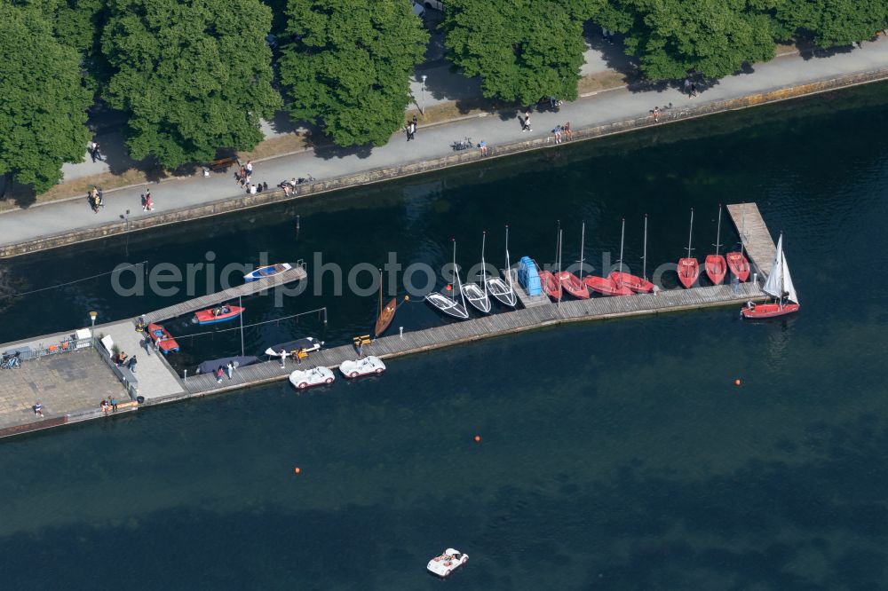 Hannover from above - Pleasure boat marina with docks and moorings on the shore area vom Maschsee in Hannover in the state Lower Saxony, Germany