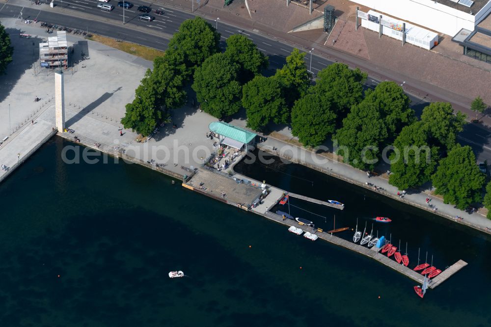 Hannover from the bird's eye view: Pleasure boat marina with docks and moorings on the shore area vom Maschsee in Hannover in the state Lower Saxony, Germany