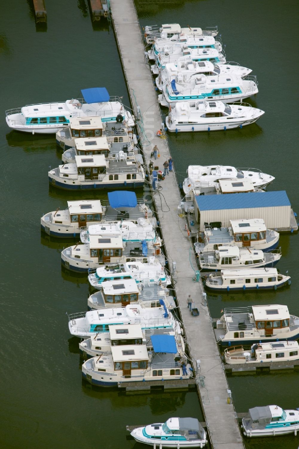 Aerial image Rechlin - Boat mooring in Claassee in Rechlin in Mecklenburg-Vorpommern. In addition to Wolfgang Gerbere boats the docks are also used by the houseboat rental company HAPIMAG