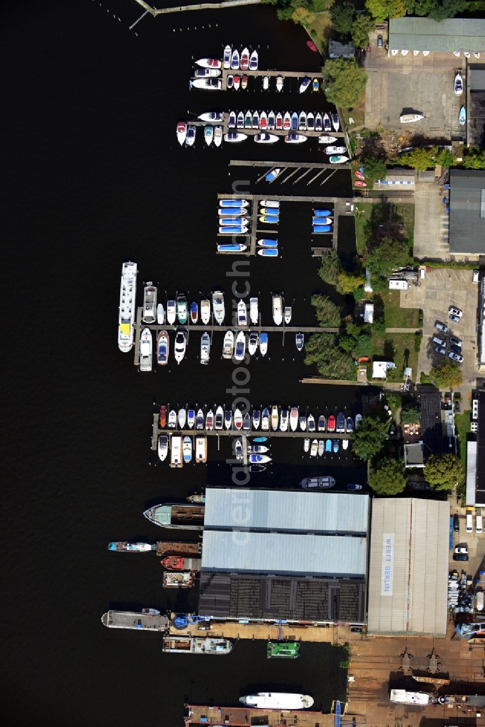 Aerial photograph Berlin OT Köpenick - View of landing stages in the district of Koepenick in Berlin