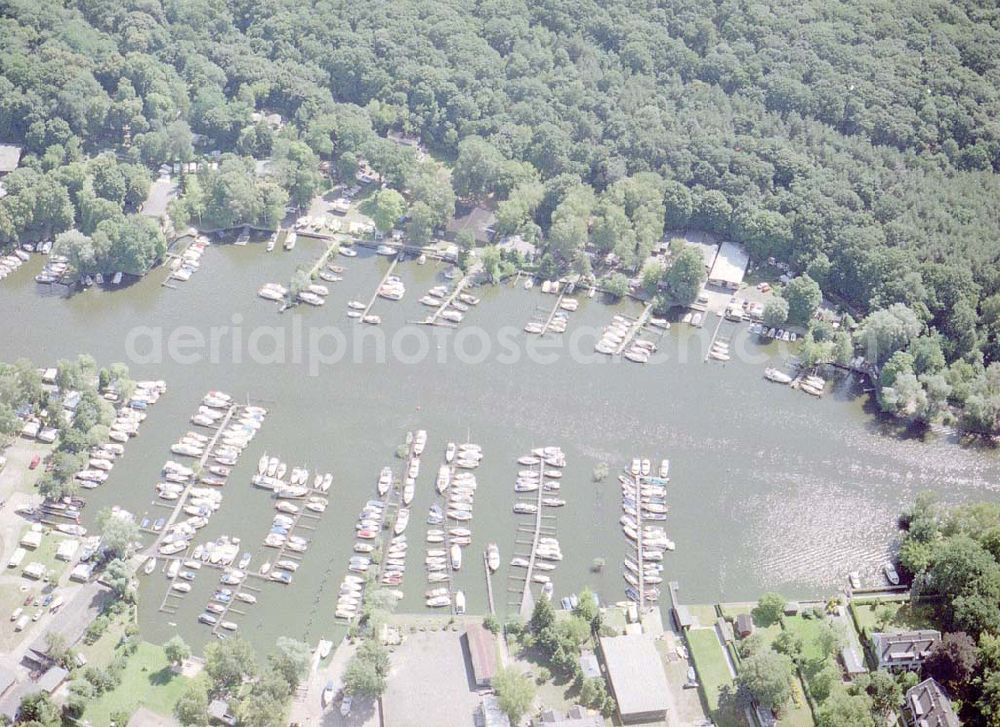 Aerial photograph Berlin - Spandau - Bootsanlegestellen am Stößensee an der Heerstraße in Berlin - Spandau.