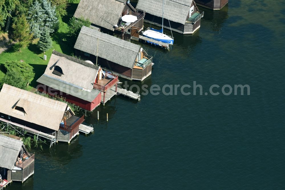 Aerial photograph Malchow - Boat House ranks with the recreational marine jetties and boat mooring area on the banks Petersdorfer See in Malchow in the state Mecklenburg - Western Pomerania