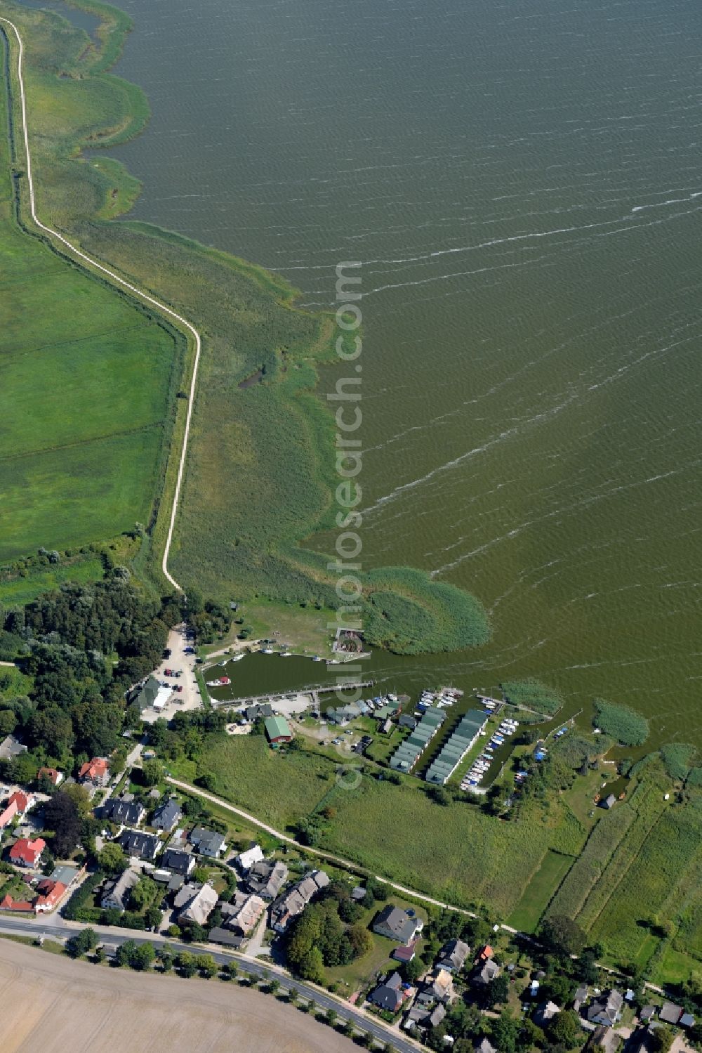 Aerial photograph Ahrenshoop - Boat House ranks with the recreational marine jetties and boat mooring area on the banks Saaler Bodden in the district Althagen in Ahrenshoop in the state Mecklenburg - Western Pomerania