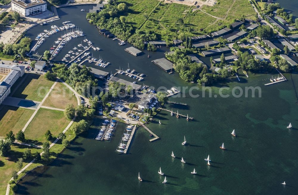 Aerial image Schwerin - Boat House ranks with the recreational marine jetties and boat mooring area on the banks Schweriner Innensee in Schwerin in the state Mecklenburg - Western Pomerania