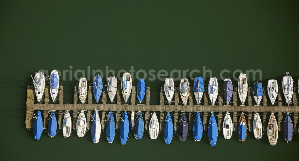 Aerial photograph Attendorn - Bootssteg auf dem Biggesee in Attendorn Nordrhein-Westfalen, NRW. Boat bridge / landing stage at the Biggesee lake in North Rhine-Westphalia.