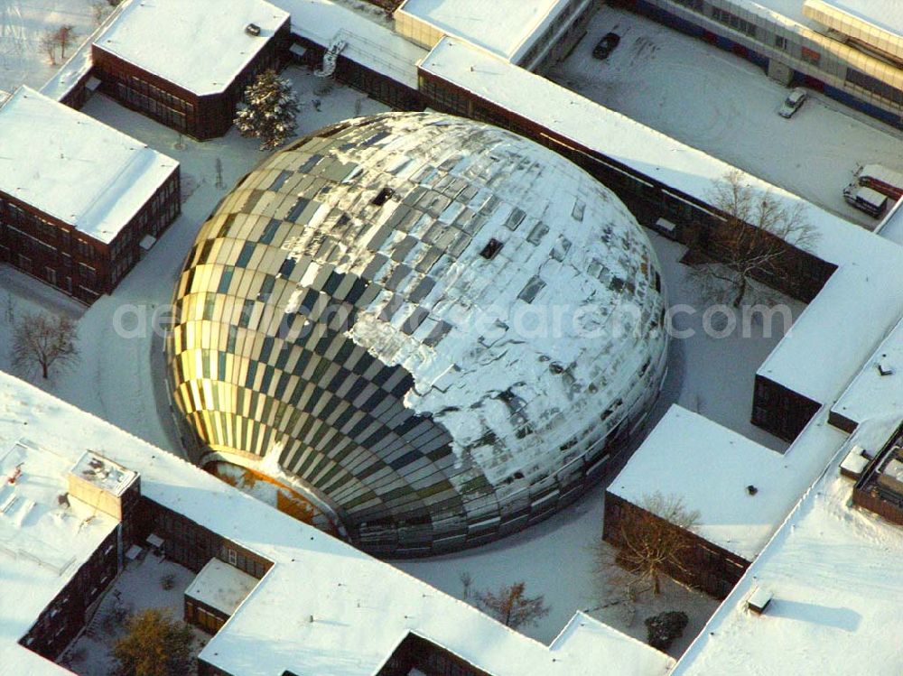 Aerial image Berlin - Berlin - Dahlem; Winterstimmung auf dem Gelände des Neubaus der Philologischen Bibliothek der FU Berlin Dahlem, Architekt: Lord Norman Foster, Fläche (Hauptnutzfläche): Philologische Bibliothek 6.300 qm HNF, Institute 9.300 qm HNF, Stellkapazität für Bücher: 1.900 lfdm, Doppelregale (bei 30 Bde pro lfdm. = ca. 690.000 Bände)