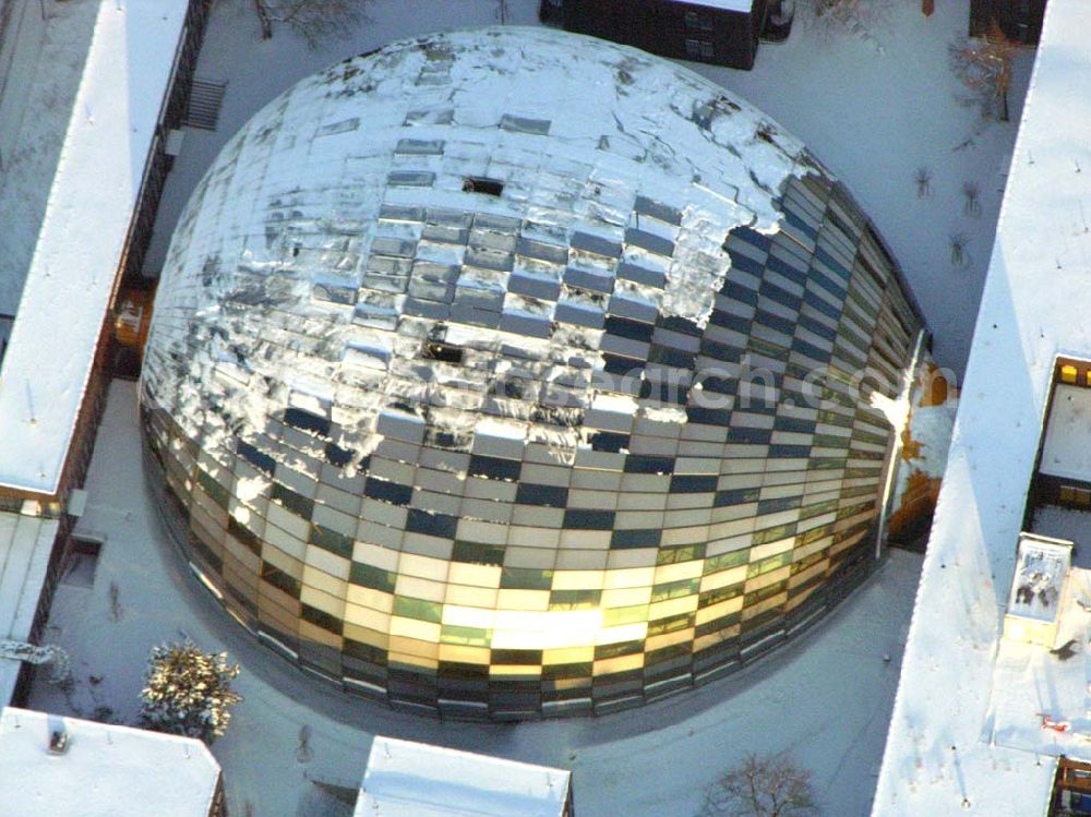 Berlin from above - Berlin - Dahlem; Winterstimmung auf dem Gelände des Neubaus der Philologischen Bibliothek der FU Berlin Dahlem, Architekt: Lord Norman Foster, Fläche (Hauptnutzfläche): Philologische Bibliothek 6.300 qm HNF, Institute 9.300 qm HNF, Stellkapazität für Bücher: 1.900 lfdm, Doppelregale (bei 30 Bde pro lfdm. = ca. 690.000 Bände)