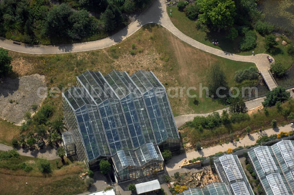 Aerial photograph Osnabrück - Blick auf den Botanischen Garten in Osnabrück. Er dient der Forschung und Lehre in den botanisch ausgerichteten Arbeitsgebieten des Fachbereiches Biologie/ Chemie der Universität Osnabrück. Kontakt: Botansicher Garten der Universität Osnabrück, Albrechtstr. 29, 49076 Osnabrück, Tel. +49(0)541 96927 39, Fax +49(0)541 96927 24, Email: bogos@uni-osnabrueck.de