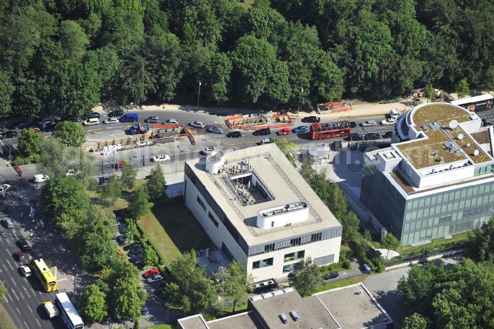Aerial photograph Berlin - Look at the ambassy of Saudi-Arabia and the beneficence Konrad-Adenauer that carries the dialogue between politics, economy, science and society