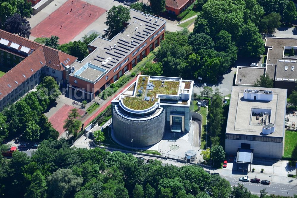 Berlin from above - Look at the ambassy of Saudi-Arabia and the beneficence Konrad-Adenauer that carries the dialogue between politics, economy, science and society