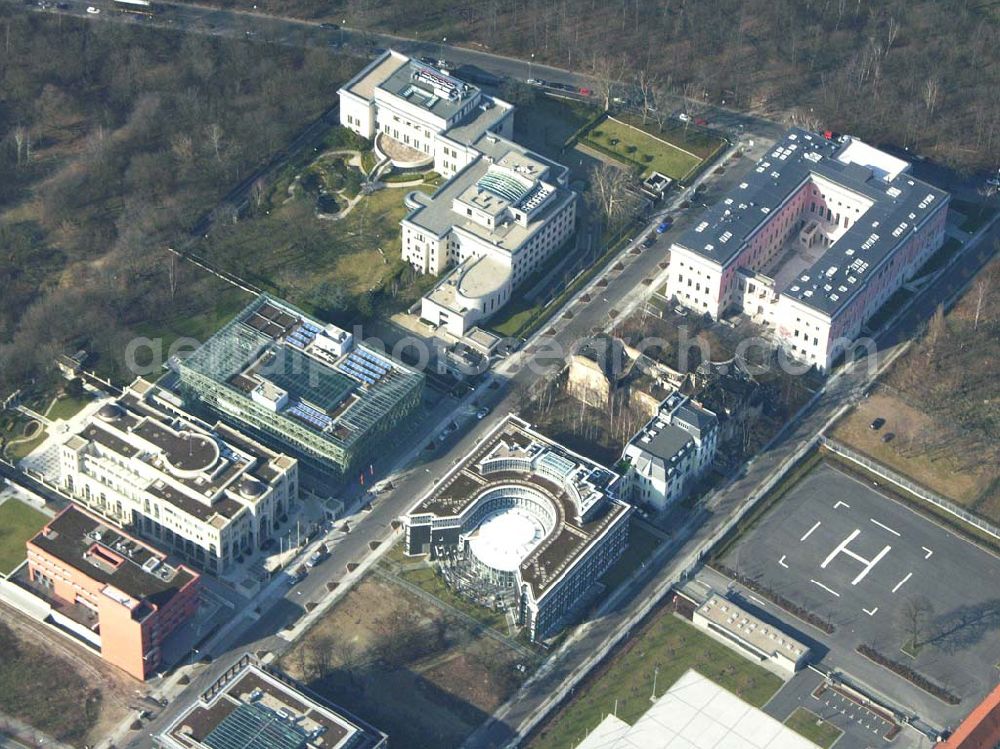 Berlin Mitte from the bird's eye view: Botschaftenviertel an der Tiergartenstraße zwischen der Hiroshimastraße und der Hildebrandstraße in Berlin Mitte