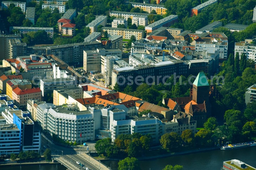 Berlin from above - Embassy buildings and grounds of the Diplomatic Mission - Botschaft and Generalkonsulate of Volksrepublik China in of Bandesrepublik Deutschland on Maerkisches Ufer in the district Mitte in Berlin, Germany