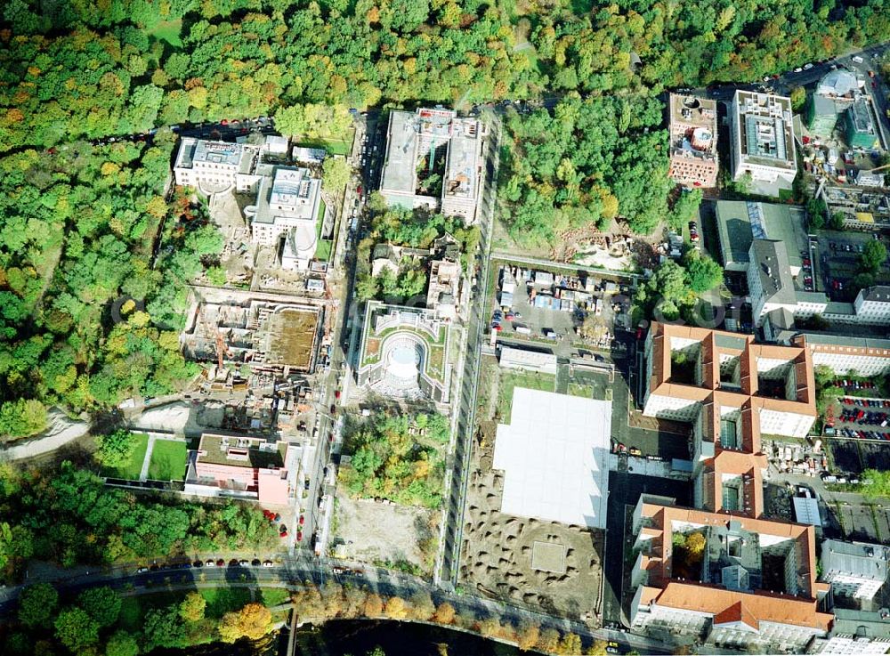 Berlin - Tiergarten from above - Botschafts- und Landesvertretungsneubauten am Verteidigungsministerium an der Tiergartenstraße in Berlin-Tiergarten.