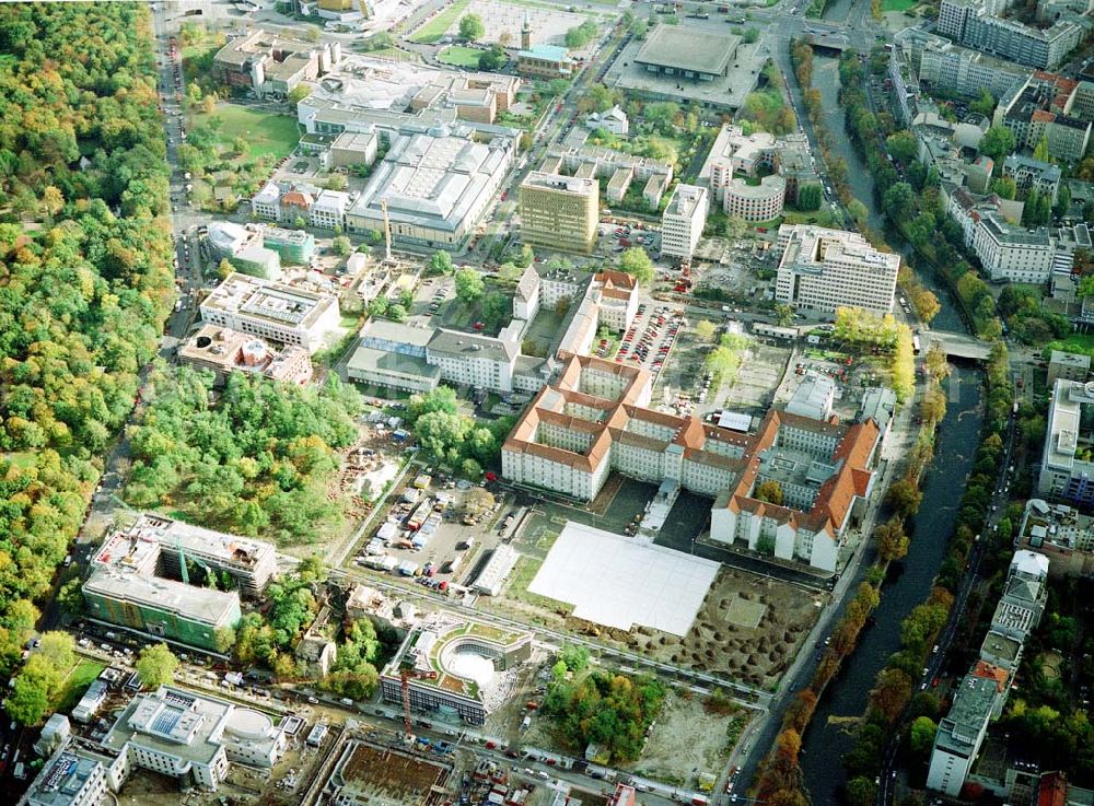 Aerial image Berlin - Tiergarten - Botschafts- und Landesvertretungsneubauten am Verteidigungsministerium an der Tiergartenstraße in Berlin-Tiergarten.