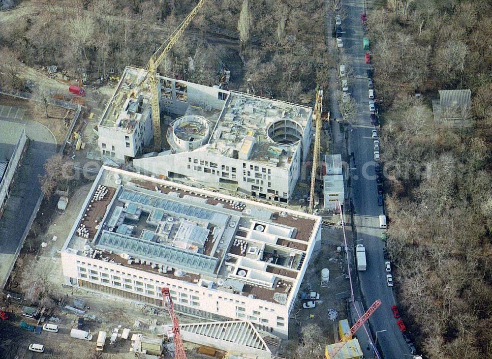 Berlin - Tiergarten from the bird's eye view: Botschaftsum - und Neubau an der Tiergartenstraße / Hiroshimastraße in Berlin - Tiergarten.