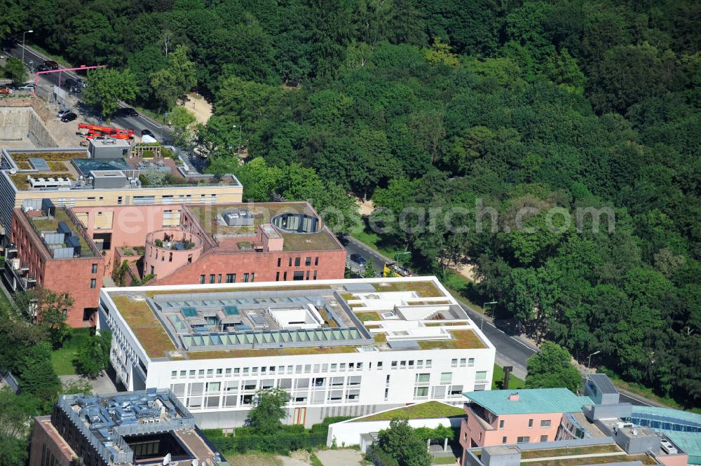 Aerial image Berlin - Botschaftsviertel / Botschaften am Berliner Tiergarten entlang der Tiergartenstraße. Mit im Bild oberhalb des Kulturforums die Landesvertretung Baden-Würtemberg, die Botschaft der Republik Österreich, die Indische Botschaft; die Botschaft der Republik Südafrika; die Italienische Botschaft; die Japanische Botschaft. Embassy district / messages at the Berlin Tiergarten.