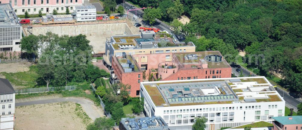 Aerial photograph Berlin - Botschaftsviertel / Botschaften am Berliner Tiergarten entlang der Tiergartenstraße. Mit im Bild oberhalb des Kulturforums die Landesvertretung Baden-Würtemberg, die Botschaft der Republik Österreich, die Indische Botschaft; die Botschaft der Republik Südafrika; die Italienische Botschaft; die Japanische Botschaft. Embassy district / messages at the Berlin Tiergarten.