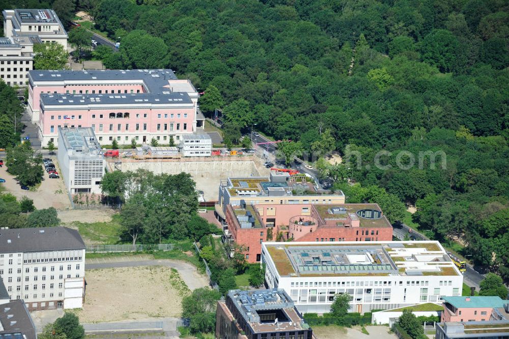 Berlin from above - Botschaftsviertel / Botschaften am Berliner Tiergarten entlang der Tiergartenstraße. Mit im Bild oberhalb des Kulturforums die Landesvertretung Baden-Würtemberg, die Botschaft der Republik Österreich, die Indische Botschaft; die Botschaft der Republik Südafrika; die Italienische Botschaft; die Japanische Botschaft. Embassy district / messages at the Berlin Tiergarten.