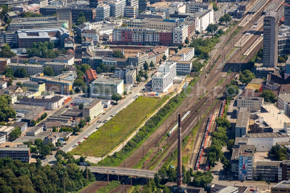 Aerial image Essen - Empty building lot on Hachestrasse in Essen in the state of North Rhine-Westphalia. The lot at railway tracks will contain hotels such as the Ghotel Hotel & Living