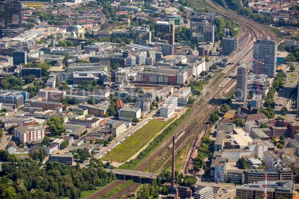 Aerial image Essen - Empty building lot on Hachestrasse in Essen in the state of North Rhine-Westphalia. The lot at railway tracks will contain hotels such as the Ghotel Hotel & Living