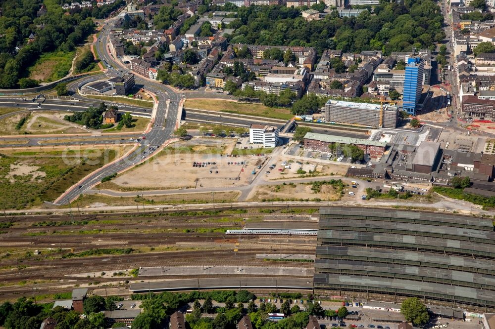 Duisburg from above - Track progress and building of the main station of the railway in Duisburg in the state North Rhine-Westphalia