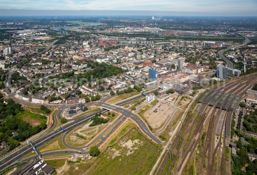 Aerial image Duisburg - Track progress and building of the main station of the railway in Duisburg in the state North Rhine-Westphalia