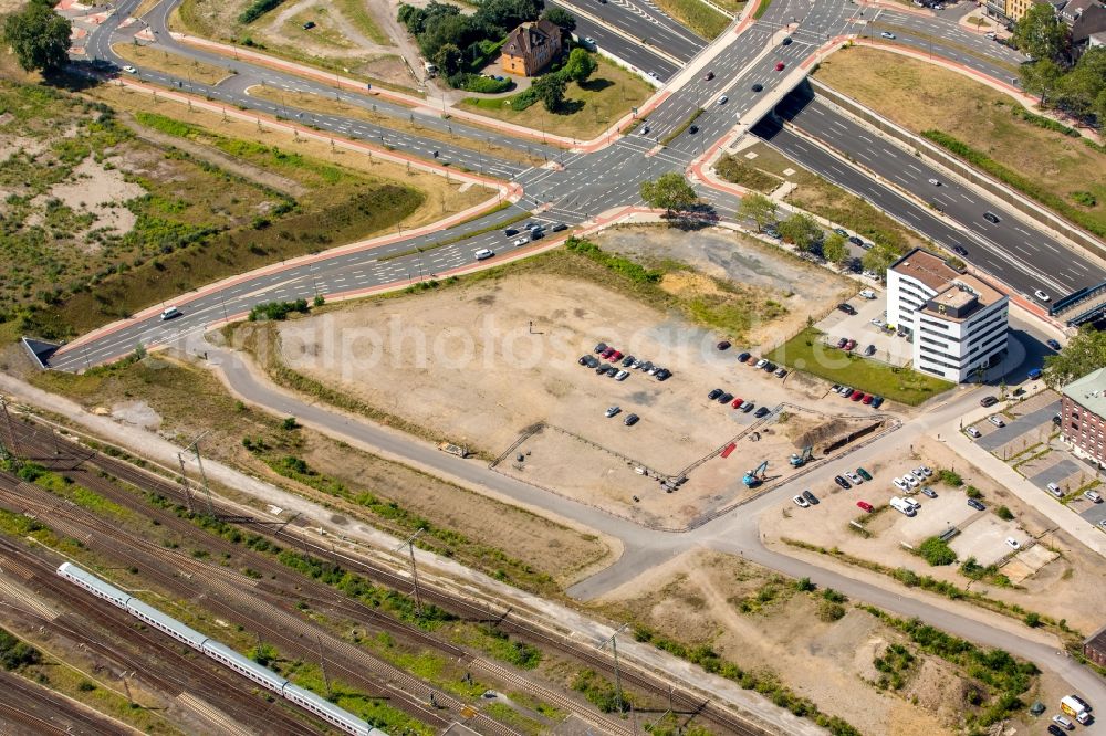 Duisburg from above - Track progress and building of the main station of the railway in Duisburg in the state North Rhine-Westphalia