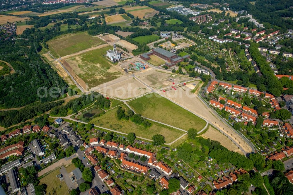 Aerial photograph Gelsenkirchen - Brownfield and headframe of the former Zeche Hugo in Gelsenkirchen in North Rhine-Westphalia