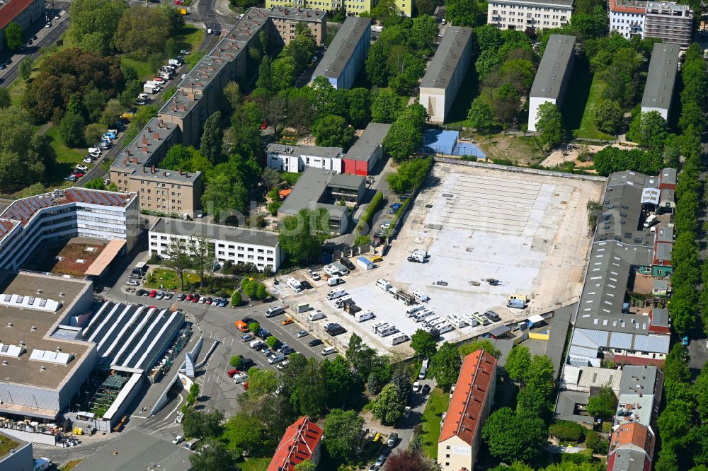 Berlin from the bird's eye view: Fallow land and building land after demolition of a former prefabricated high-rise housing estate on street Mandelstrasse in the district Prenzlauer Berg in Berlin, Germany