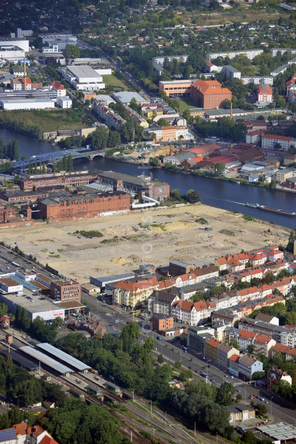 Berlin from the bird's eye view: View at wasteland of the former Bärenquell brewery in the Schnellerstreet in Niederschöneweide in the district of Treptow- Köpenick in Berlin. On the site was the brewhouse of the brewery