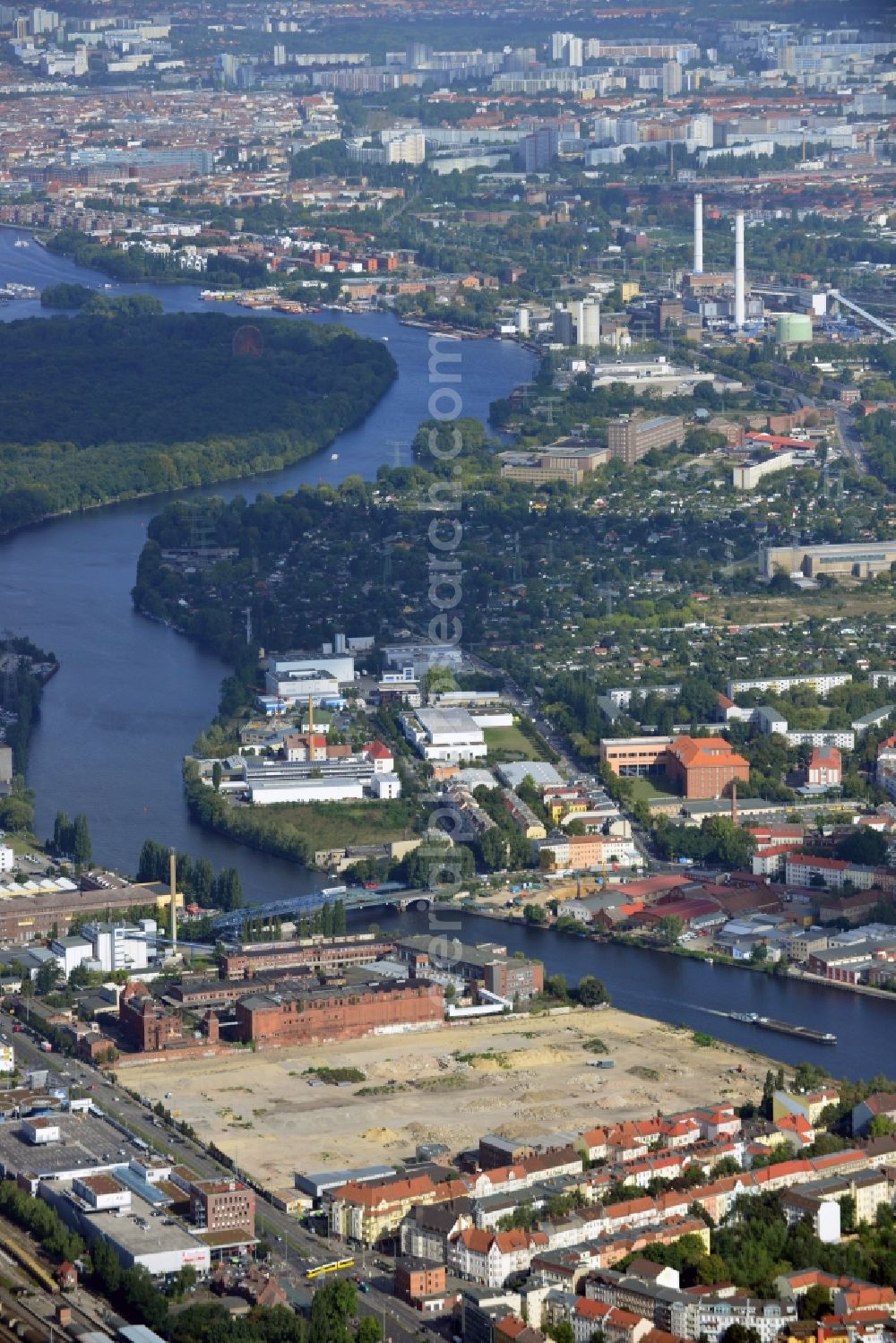 Aerial image Berlin - View at wasteland of the former Bärenquell brewery in the Schnellerstreet in Niederschöneweide in the district of Treptow- Köpenick in Berlin. On the site was the brewhouse of the brewery