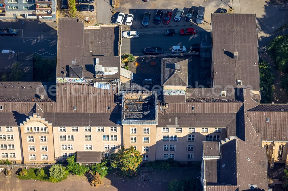 Duisburg from the bird's eye view: Fire ruins in the roof structure of the former St. Vincenz-Hospital on Musfeldstrasse in the district Dellviertel in Duisburg in the Ruhr area in the state North Rhine-Westphalia, Germany