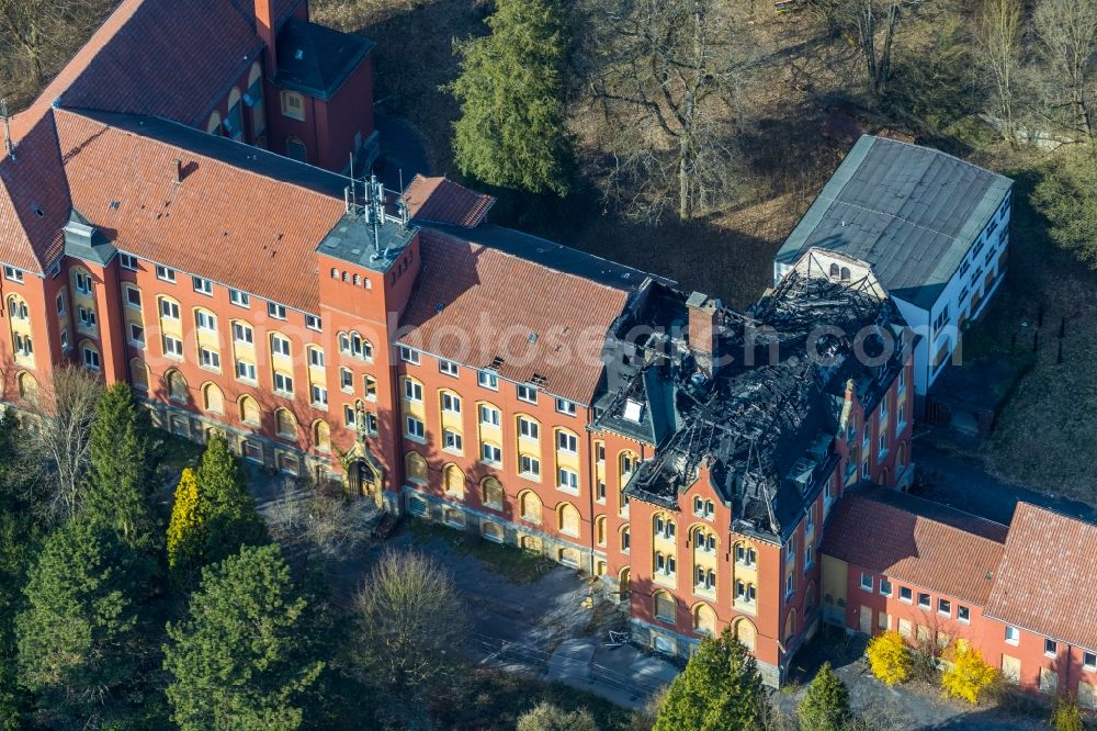 Aerial photograph Arnsberg - Fire- Ruins the formerly of the former retirement home Klosterberg in Arnsberg in the state North Rhine-Westphalia, Germany