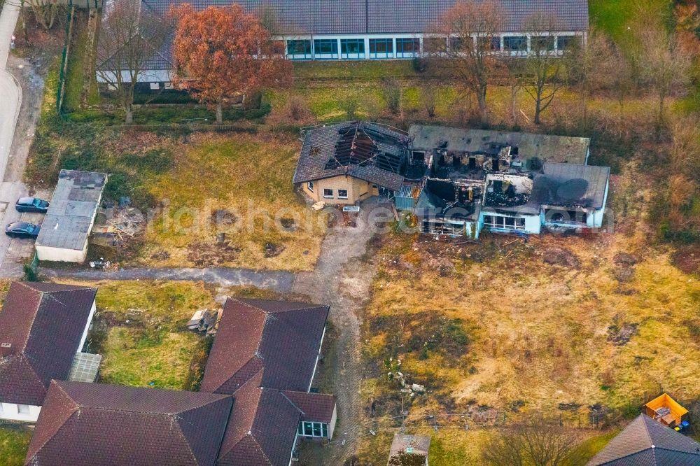 Bergkamen from the bird's eye view: Fire- Ruins One family house in a residential area Buescherstrasse - Landwehrstrasse in Bergkamen in the state North Rhine-Westphalia, Germany