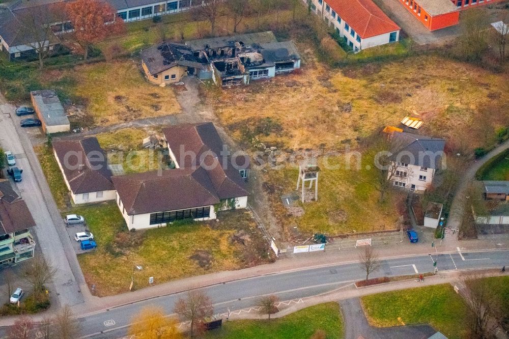 Aerial photograph Bergkamen - Fire- Ruins One family house in a residential area Buescherstrasse - Landwehrstrasse in Bergkamen in the state North Rhine-Westphalia, Germany