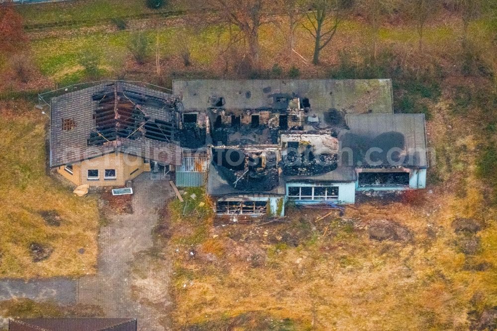 Bergkamen from the bird's eye view: Fire- Ruins One family house in a residential area Buescherstrasse - Landwehrstrasse in Bergkamen in the state North Rhine-Westphalia, Germany