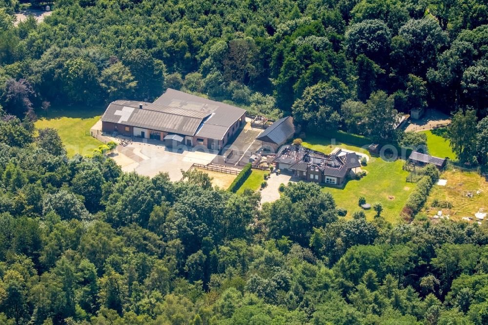 Aerial photograph Bottrop - Fire- Ruins One family house in a residential area of Armeler Strasse in Bottrop in the state North Rhine-Westphalia