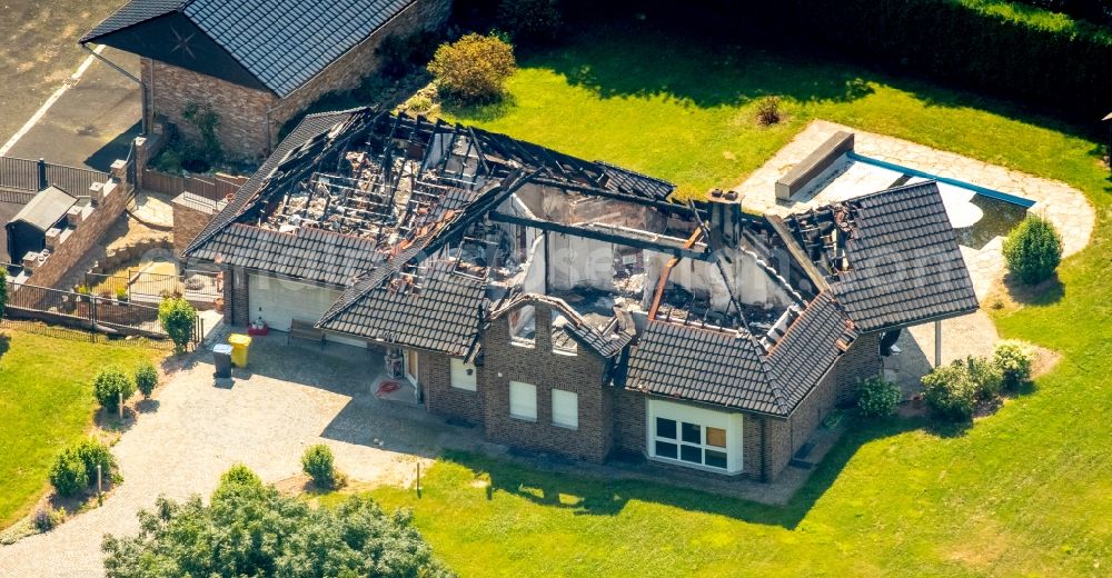 Bottrop from above - Fire- Ruins One family house in a residential area of Armeler Strasse in Bottrop in the state North Rhine-Westphalia