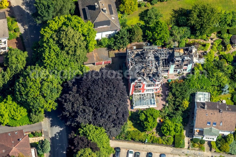 Herdecke from the bird's eye view: Fire- Ruins One family house in a residential area of Villa Renckhoff in Herdecke in the state North Rhine-Westphalia, Germany