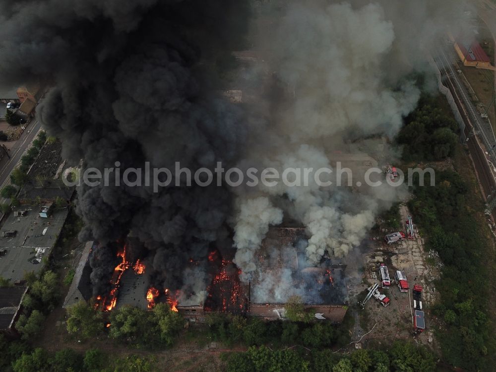 Aerial photograph Halle (Saale) - Fire Ruin the buildings and halls of the alten Schlachthof on Freiimfelder Strasse in Halle (Saale) in the state Saxony-Anhalt, Germany