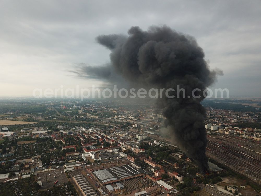 Aerial photograph Halle (Saale) - Fire Ruin the buildings and halls of the alten Schlachthof on Freiimfelder Strasse in Halle (Saale) in the state Saxony-Anhalt, Germany