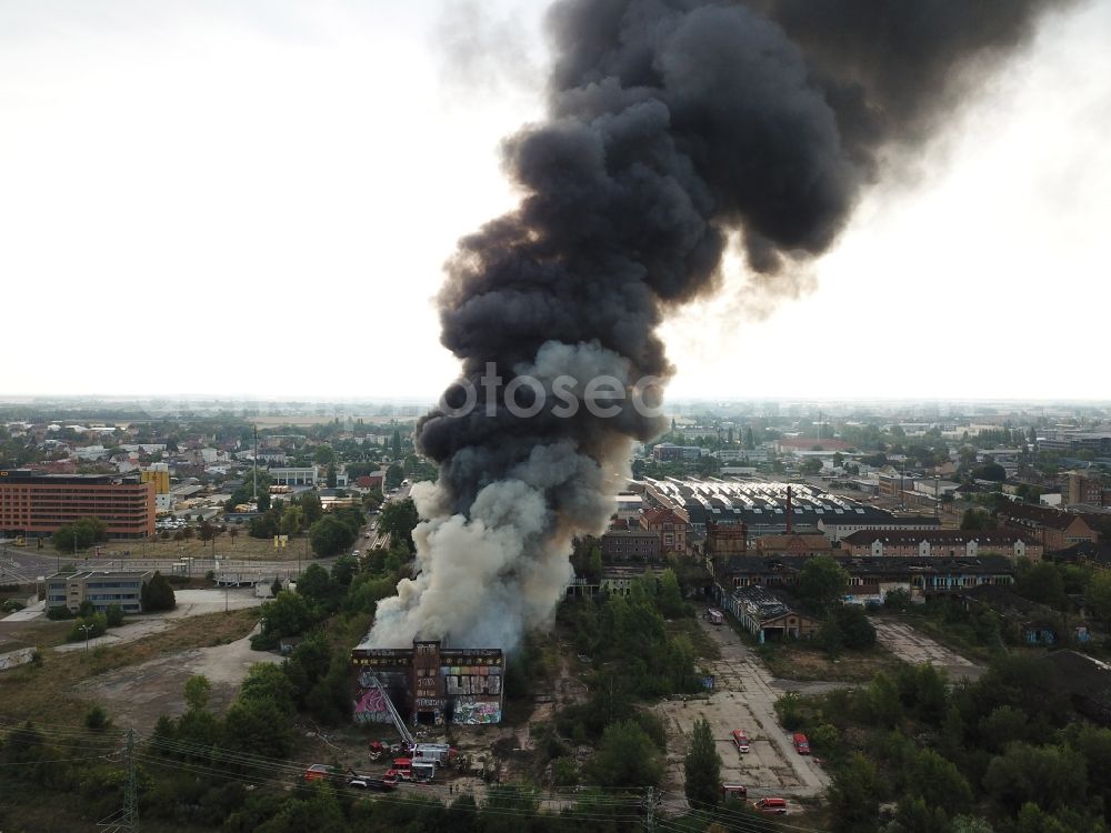 Halle (Saale) from above - Fire Ruin the buildings and halls of the alten Schlachthof on Freiimfelder Strasse in Halle (Saale) in the state Saxony-Anhalt, Germany